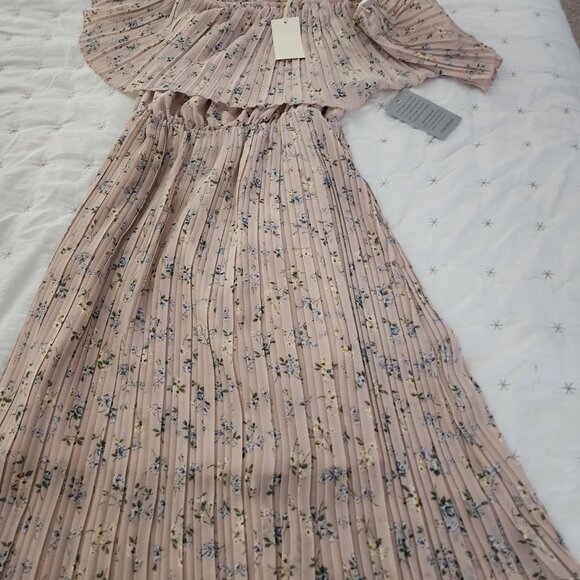 dresses size small - Picture 2 of 4